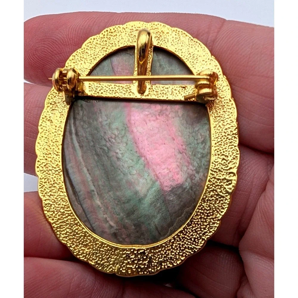 Vintage Black Mother of Pearl Cameo Brooch Pendant Gold Tone Winged Goddess 2in